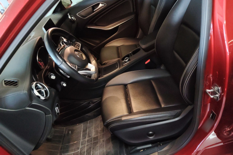 奔驰GLA 2019款 GLA 200 时尚型中控内饰19