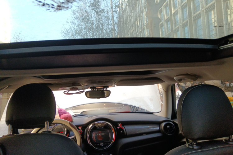 MINI 2014款 1.5T COOPER Fun中控内饰22