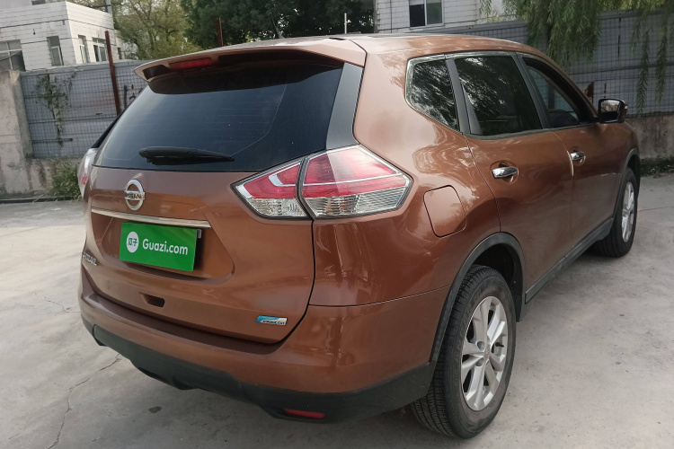 日产 奇骏 2015款 2.0L CVT舒适MAX版 2WD车身外观7