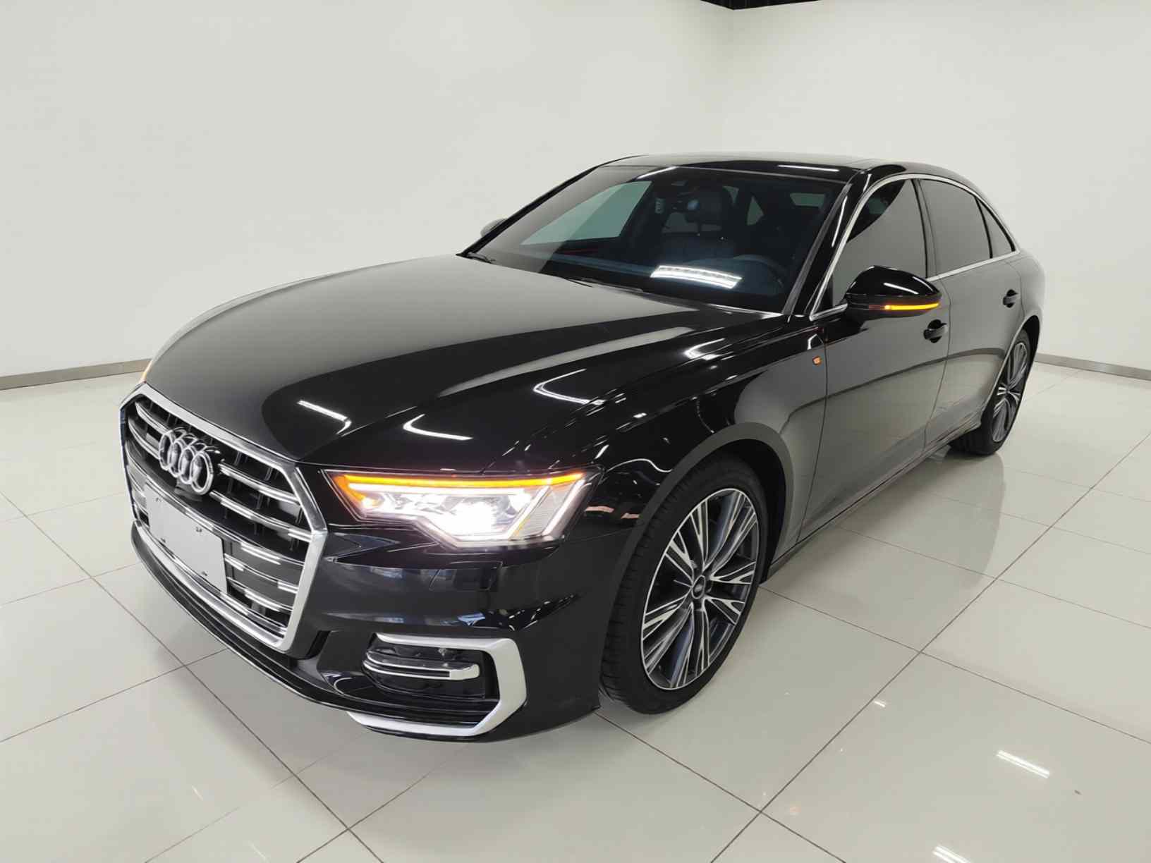 奥迪A6L 2023款 改款 45 TFSI quattro 臻选动感型(2)
