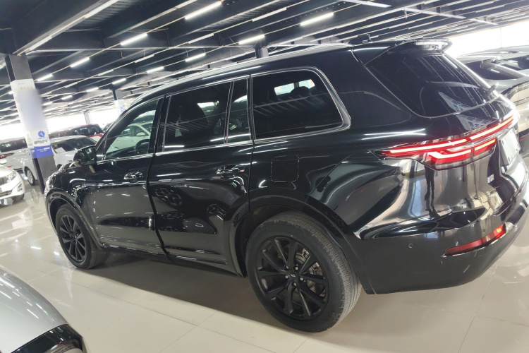 理想汽车 理想ONE 2021款 增程6座版车身外观4