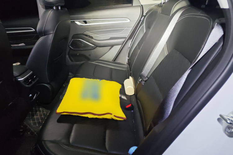 吉利汽车 帝豪 2023款 第4代冠军版 1.5L CVT尊贵型中控内饰21