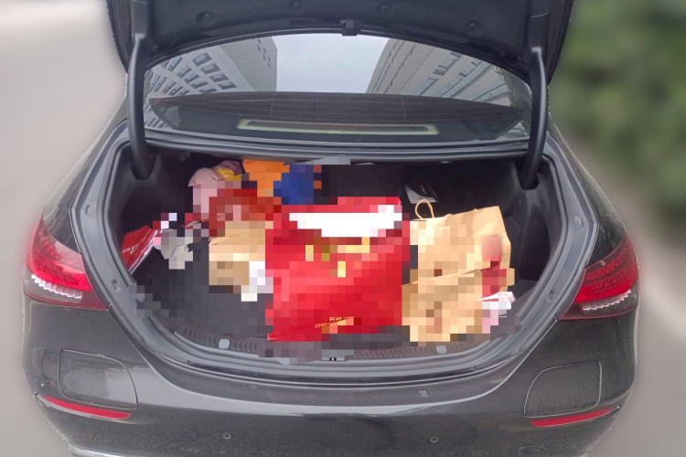 奔驰E级新能源 2022款 改款 E 350 e L 插电式混合动力轿车中控内饰23