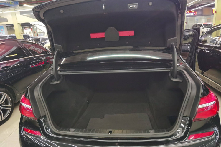 宝马7系 2018款 730Li 领先型 M运动套装局部细节23