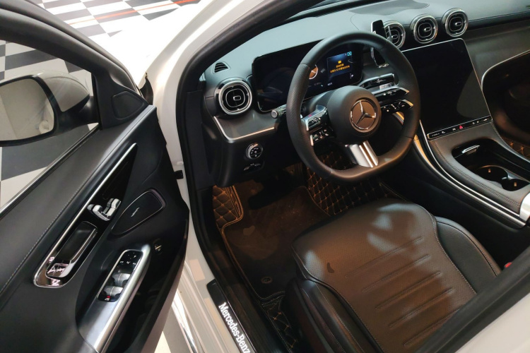 奔驰C级 2023款 C 260 L 运动版中控内饰20