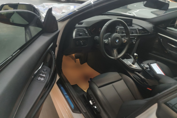 宝马3系GT 2019款 320i M运动套装中控内饰7003