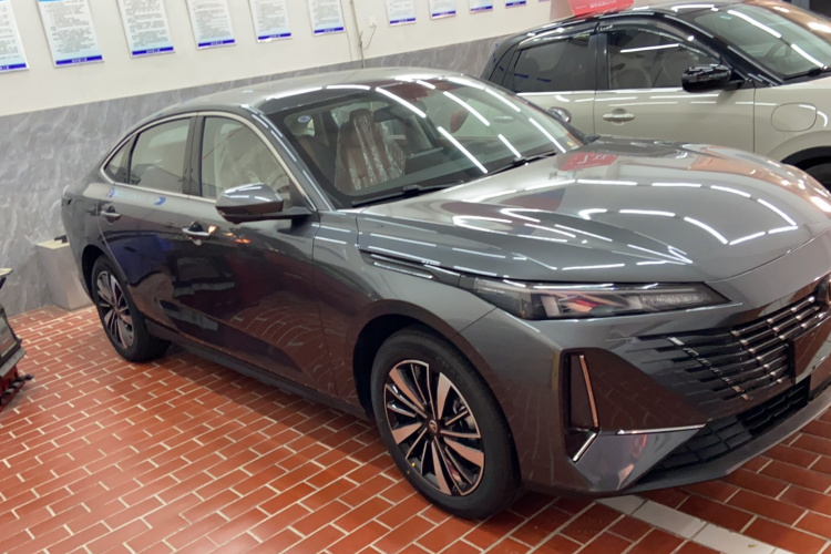 长安 逸动PHEV 2025款 智慧新蓝鲸 145KM 战舰版车身外观6002