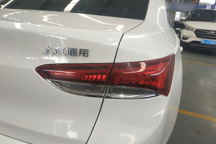 别克 英朗 2021款 1.3T 自动轻混动精英型车身外观9