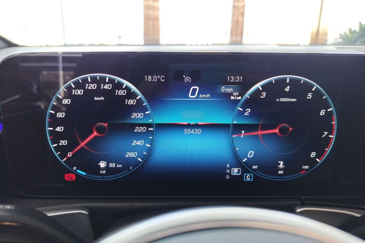 奔驰GLB 2023款 GLB 220 动感型局部细节14