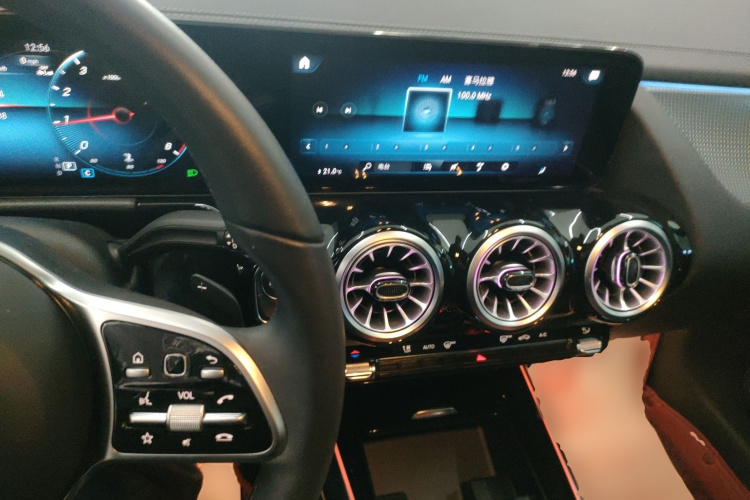 奔驰GLA 2023款 GLA 220中控内饰12