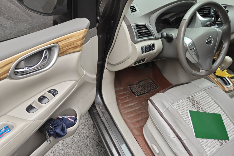 日产 轩逸 2014款 1.6XV CVT尊享版中控内饰20