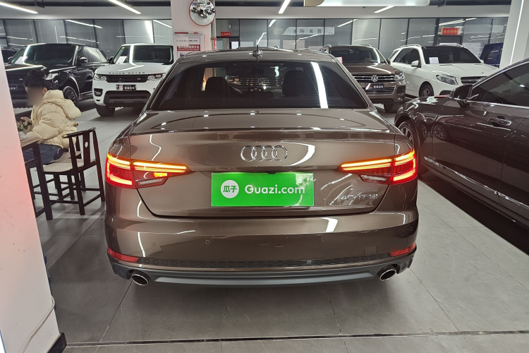 奥迪A4L 2017款 40 TFSI 风尚型车身外观6