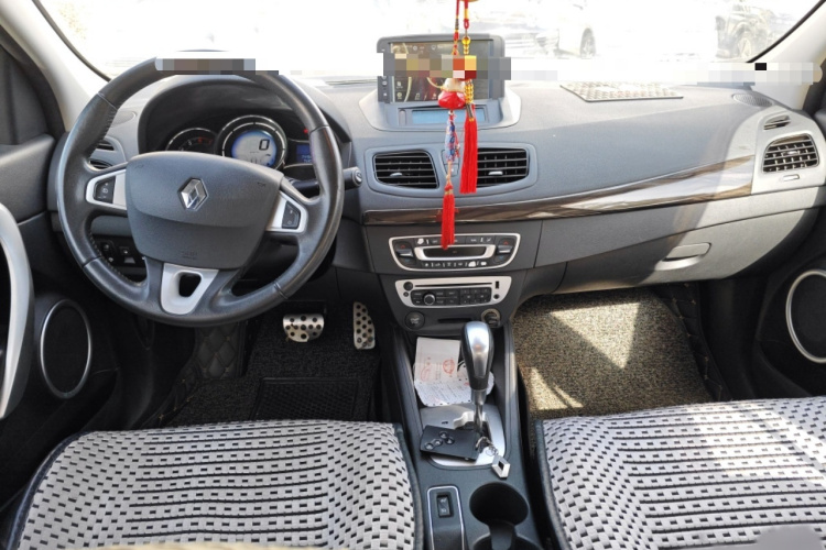 雷诺 风朗 2013款 2.0L 时尚版中控内饰7002