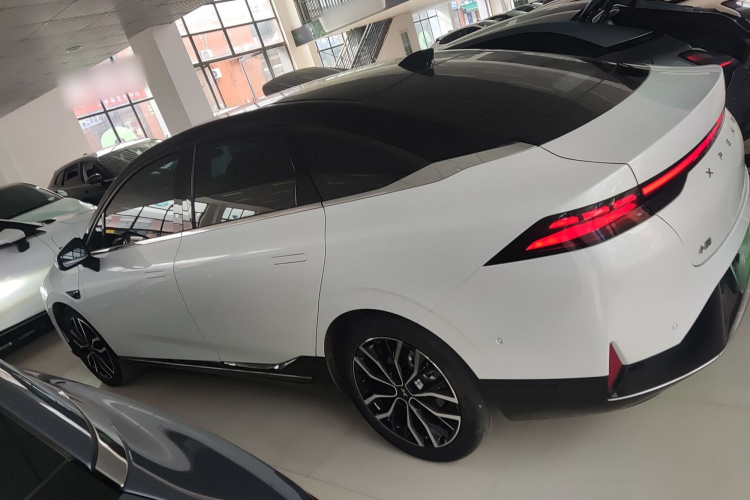 小鹏P5 2021款 550E车身外观4