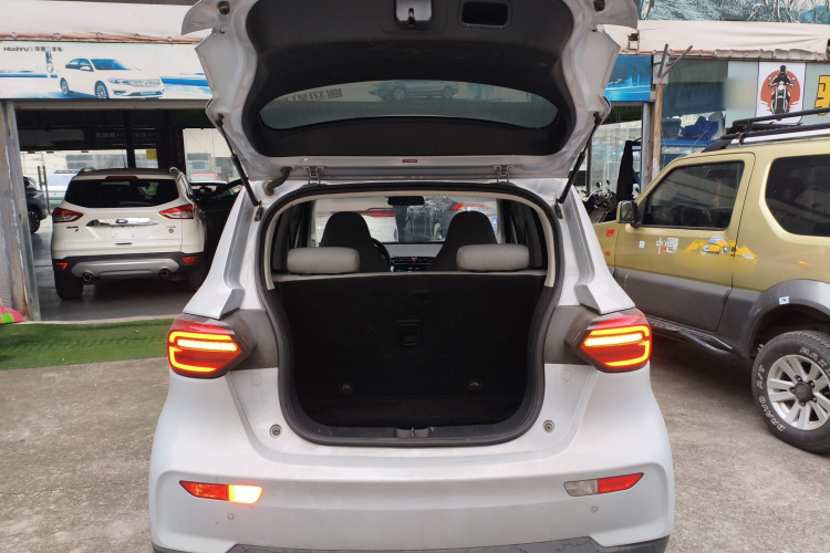 零跑汽车 零跑T03 2023款 310轻享版机舱底盘23