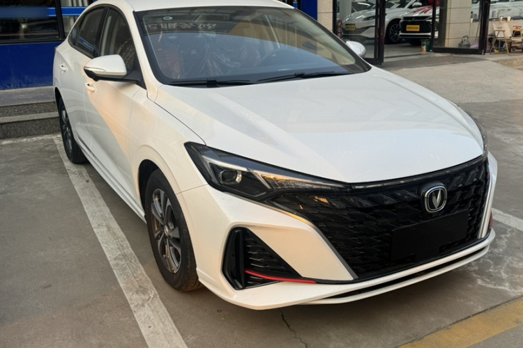 长安 逸动 2025款 PLUS 1.4T 双离合高能版车身外观6006