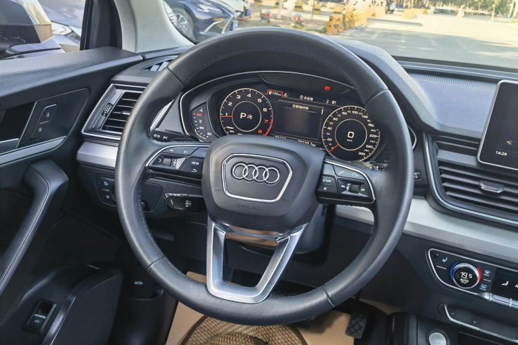 奥迪Q5L 2020款 改款 40 TFSI 荣享时尚型中控内饰7004