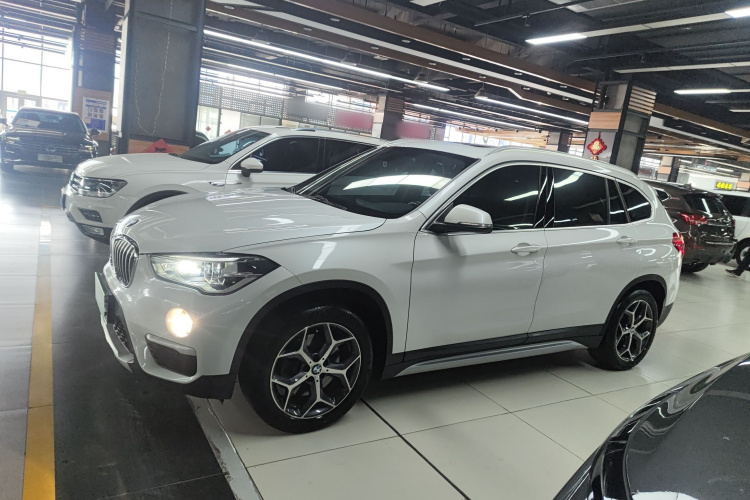 宝马X1 2019款 xDrive20Li 尊享型车身外观4