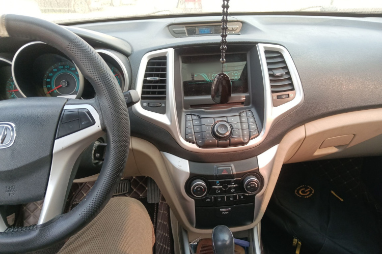 长安 逸动 2014款 1.6L 自动豪华型中控内饰7002