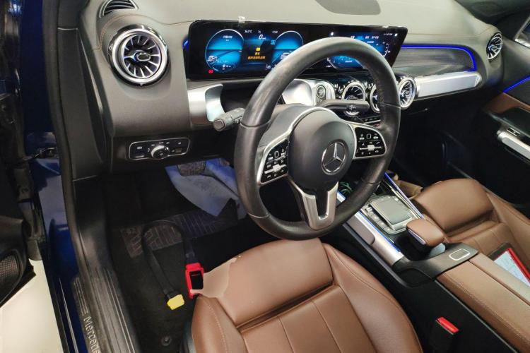 奔驰GLB 2021款 GLB 200 动感型中控内饰7002