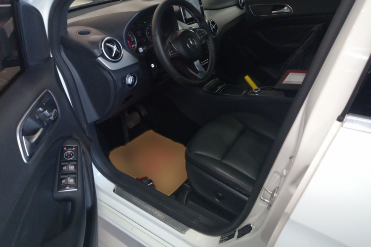 奔驰B级 2015款 B 200 时尚型局部细节19