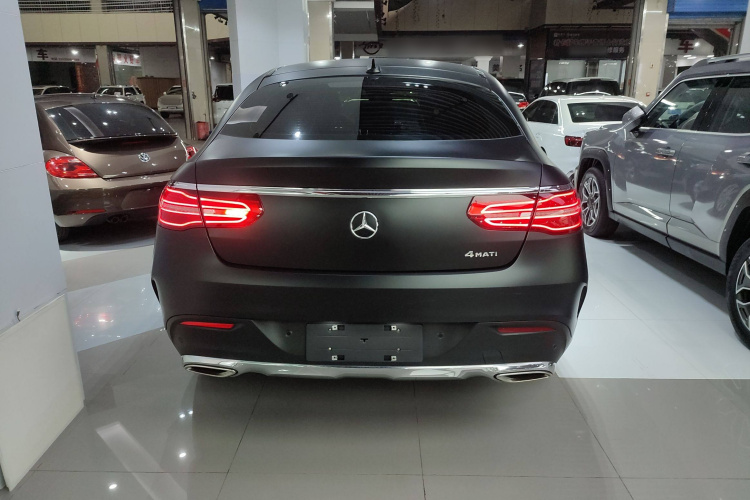 奔驰GLE轿跑 2017款 GLE 320 4MATIC 轿跑SUV车身外观6