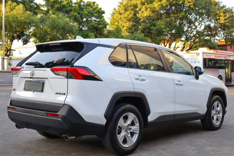 丰田 RAV4荣放 2023款 2.0L CVT两驱都市版车身外观6003