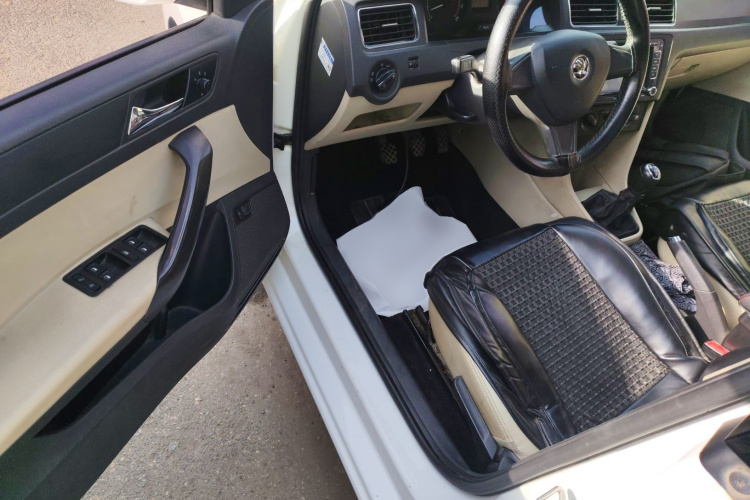 斯柯达 昕锐 2015款 1.6L 手动智选型中控内饰20