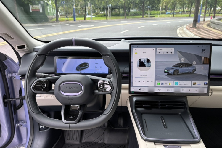 领克07 2024款 EM-P 126长续航 Ultra中控内饰7005