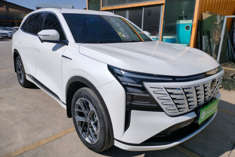 长安CS75 PLUS 2025款 第四代 1.5T 新蓝鲸 智慧尊享型车身外观3