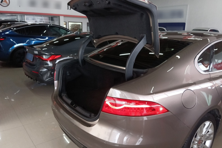 捷豹XFL 2019款 XFL 2.0T 250PS 四驱尊享版局部细节23