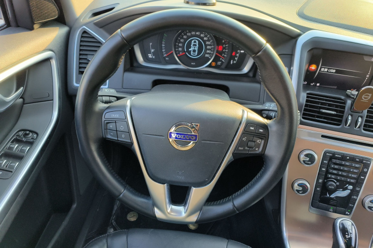 沃尔沃XC60 2017款 T5 智进版中控内饰13