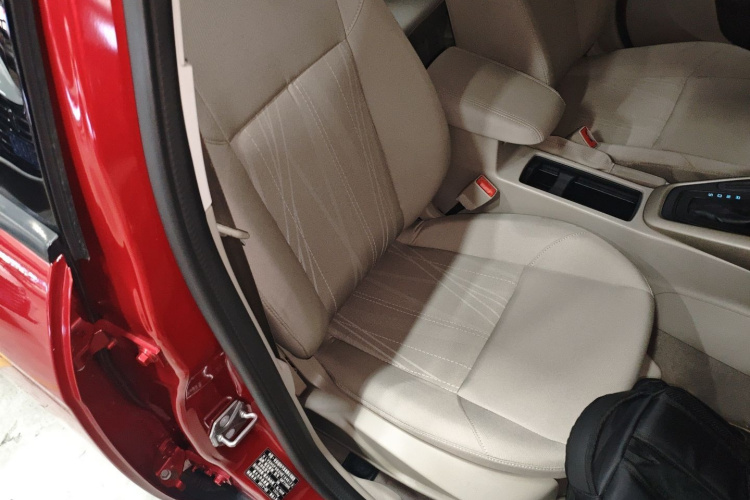 福特 福克斯 2017款 三厢 1.6L 自动舒适型智行版局部细节41