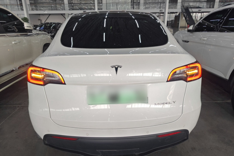 特斯拉 Model Y 2022款 改款 后轮驱动版车身外观6