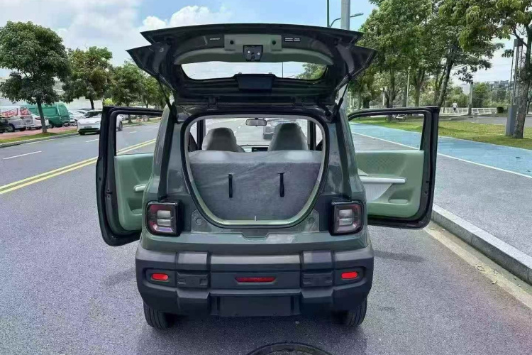 吉利银河 2025款 210km 熊猫骑士车身外观6009