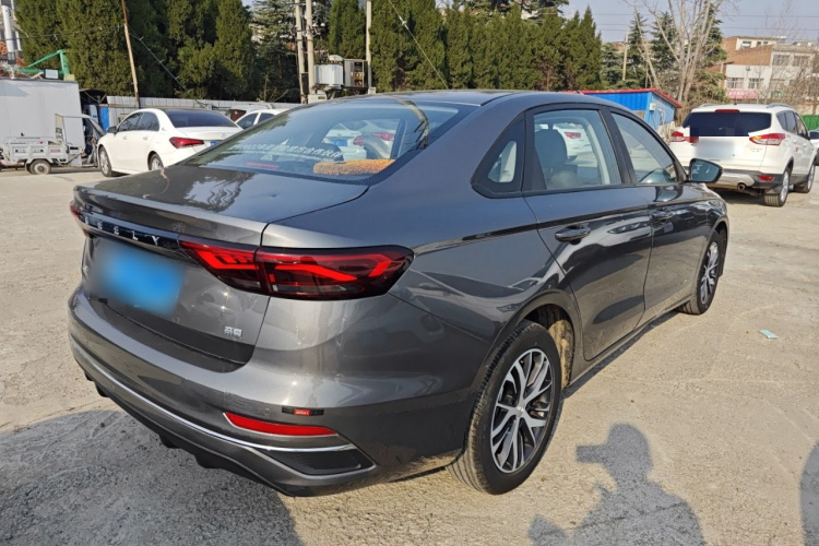 吉利汽车 帝豪 2022款 第4代 1.5L 手动豪华型车身外观7