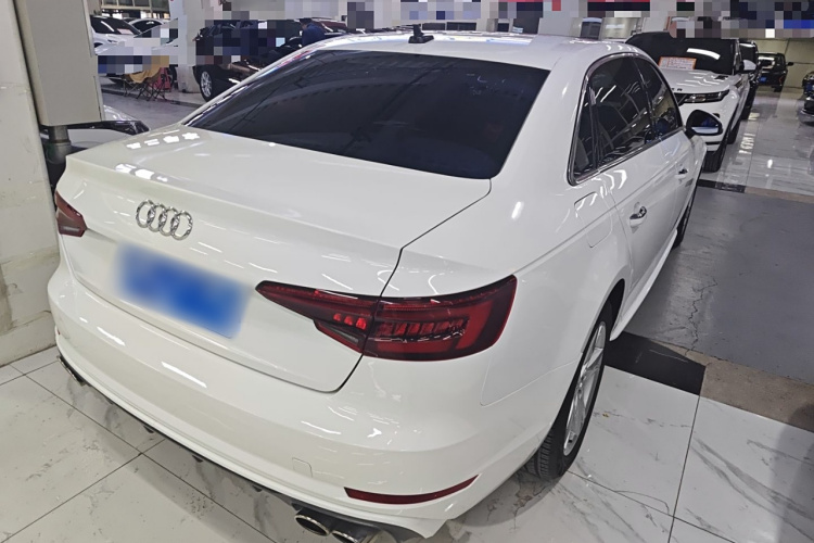 奥迪A4L 2018款 30周年年型 40 TFSI 进取型车身外观7