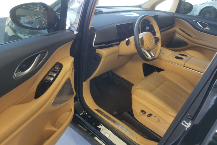 岚图汽车 岚图梦想家 2025款 PHEV 四驱旗舰乾崑版中控内饰7003