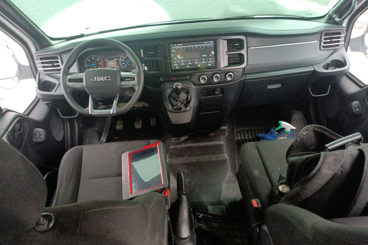 江铃福顺 2022款 2.0T 手动多功能乘用车中轴中高顶6-7座中控内饰7002