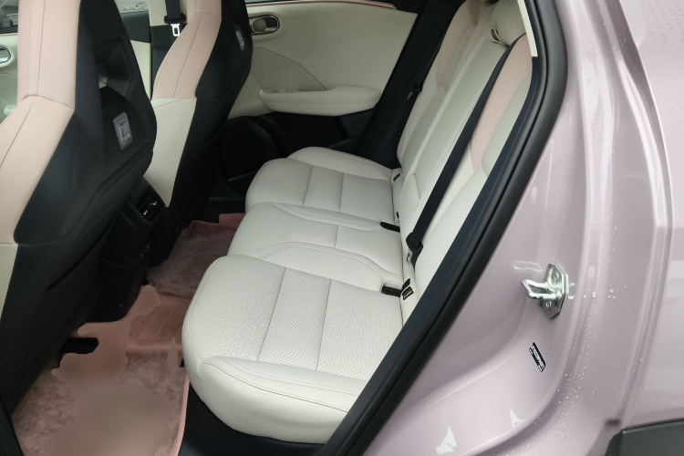 领克06 2025款 Shero 1.5T 紫色特别版中控内饰21