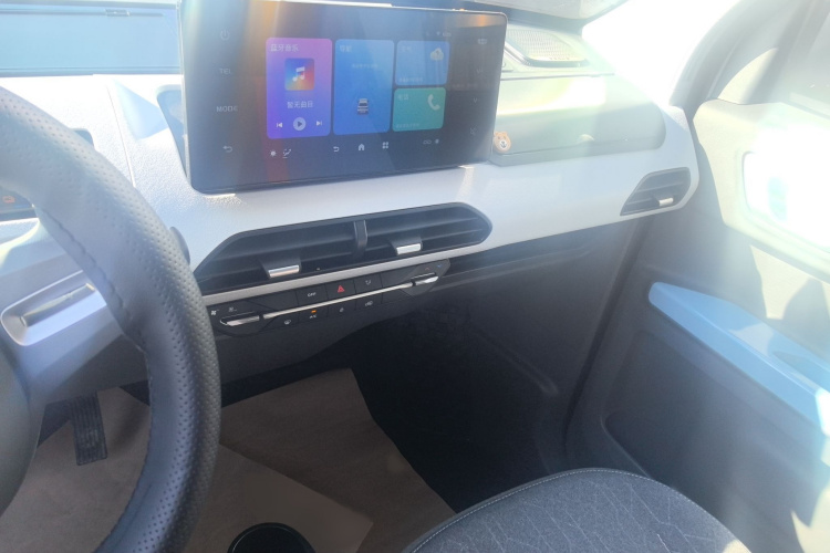 吉利银河 2024款 熊猫mini 200km 耐力熊中控内饰7003