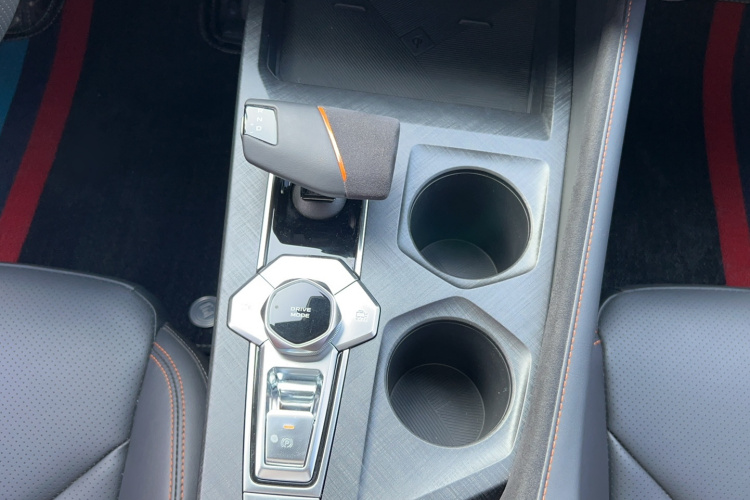 长安UNI-V 2022款 1.5T 运动版局部细节18