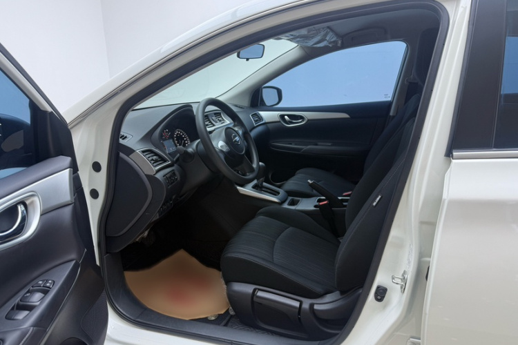 日产 轩逸 2024款 改款 经典 1.6XE CVT舒适版中控内饰7004