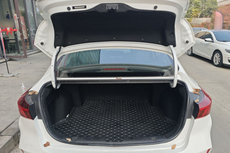 长安 逸动 2020款 PLUS 1.6L GDI 自动豪华型局部细节23