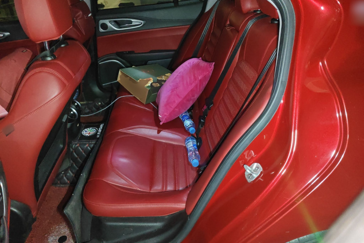 阿尔法·罗密欧 Giulia朱丽叶 2017款 2.0T 280HP Milano限量版中控内饰21