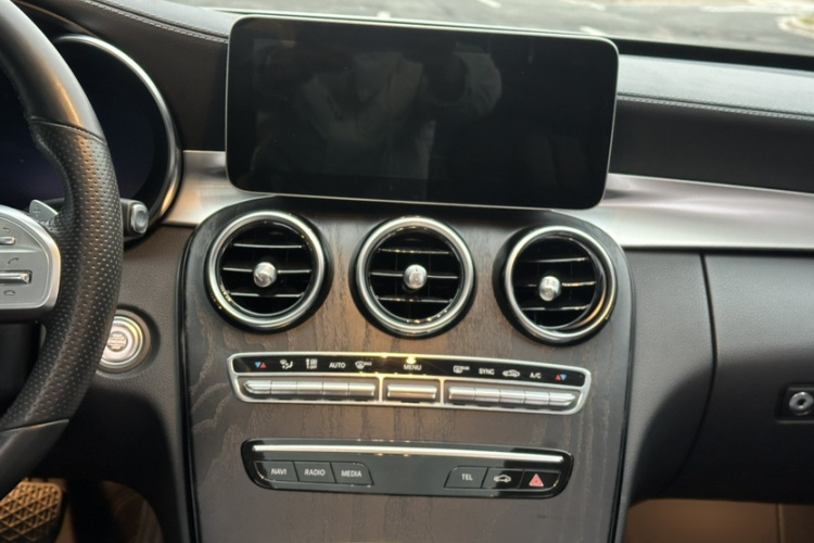 奔驰C级 2020款 改款 C 260 L 运动版中控内饰7002