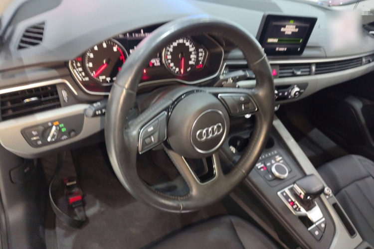 奥迪A4L 2019款 40 TFSI 进取型 国VI中控内饰13