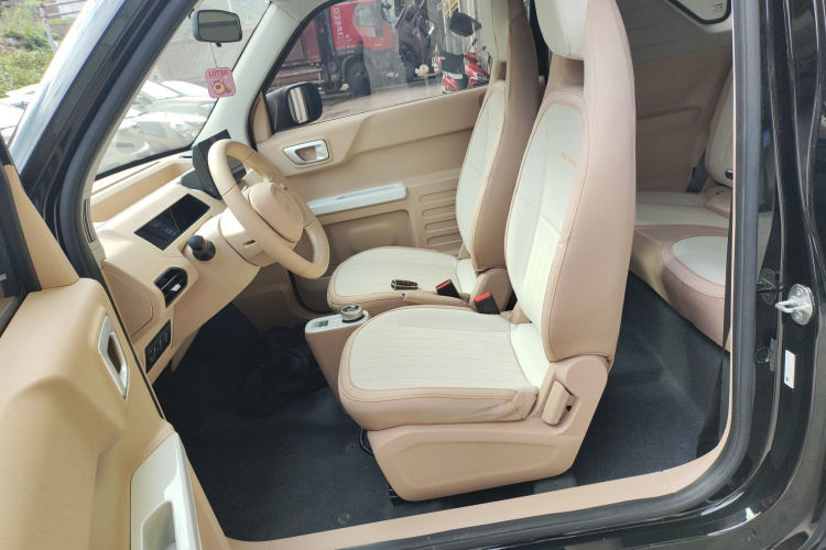 吉利银河 2024款 200km 熊猫卡丁中控内饰19