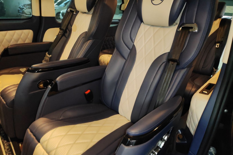 奔驰 威霆 2020款 2.0T 商务版 7座中控内饰21