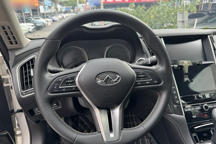 英菲尼迪Q50L 2018款 2.0T 舒适版 国VI局部细节13